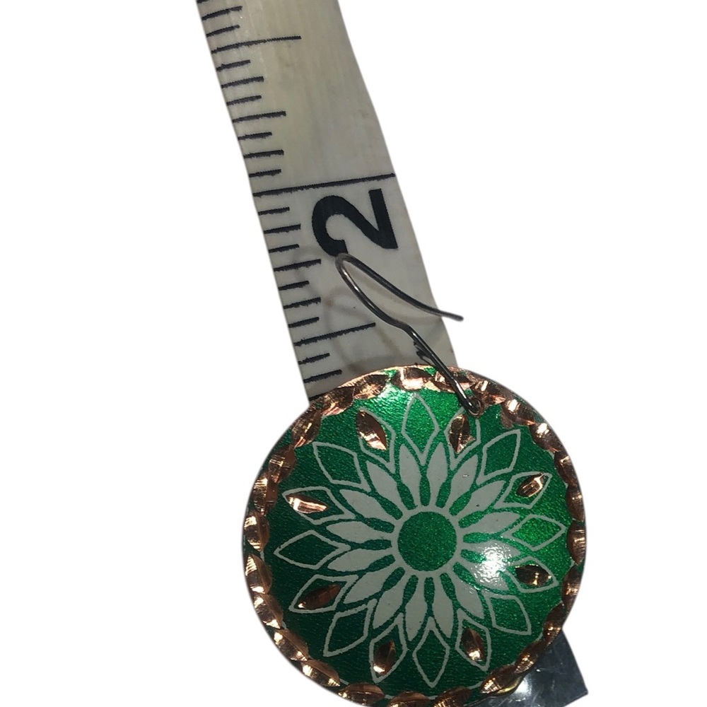green flower mandala disc metal shield drop earrings boho festival - Picture 3 of 3